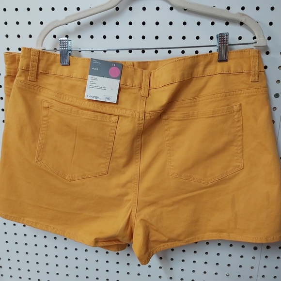 Ladies gold/yellow shorts- size 14 and 16. Casual wear with 2 front pockets - Picture 2 of 9